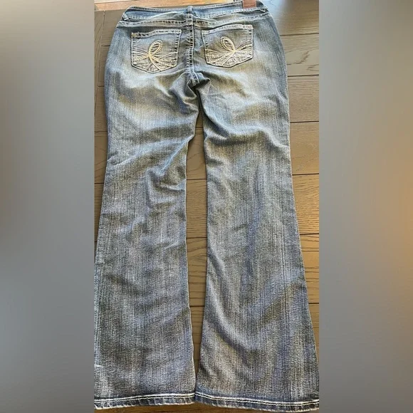 Wallflower Luscious Curvy Fit Women’s Medium Washed Boot Cut Jeans Size 13 Reg! - Picture 4 of 10